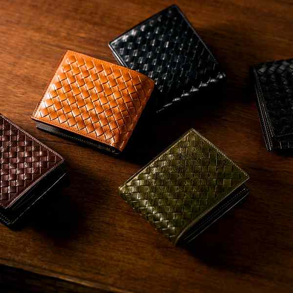上質二つ折り財布】ポンテマットーネディーミディウムの特徴とデザイン